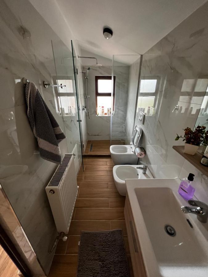 Apartamento Retreat In The Centre Of Korce Exterior foto