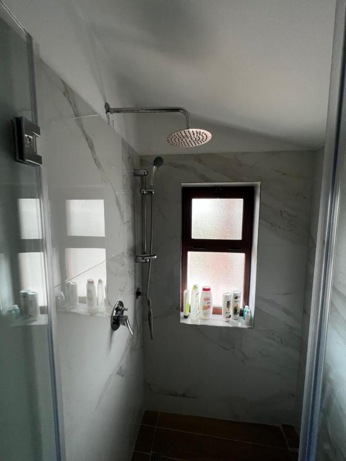 Apartamento Retreat In The Centre Of Korce Exterior foto