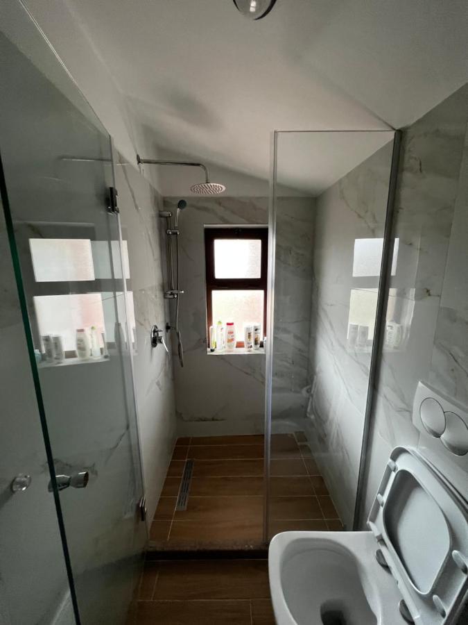Apartamento Retreat In The Centre Of Korce Exterior foto