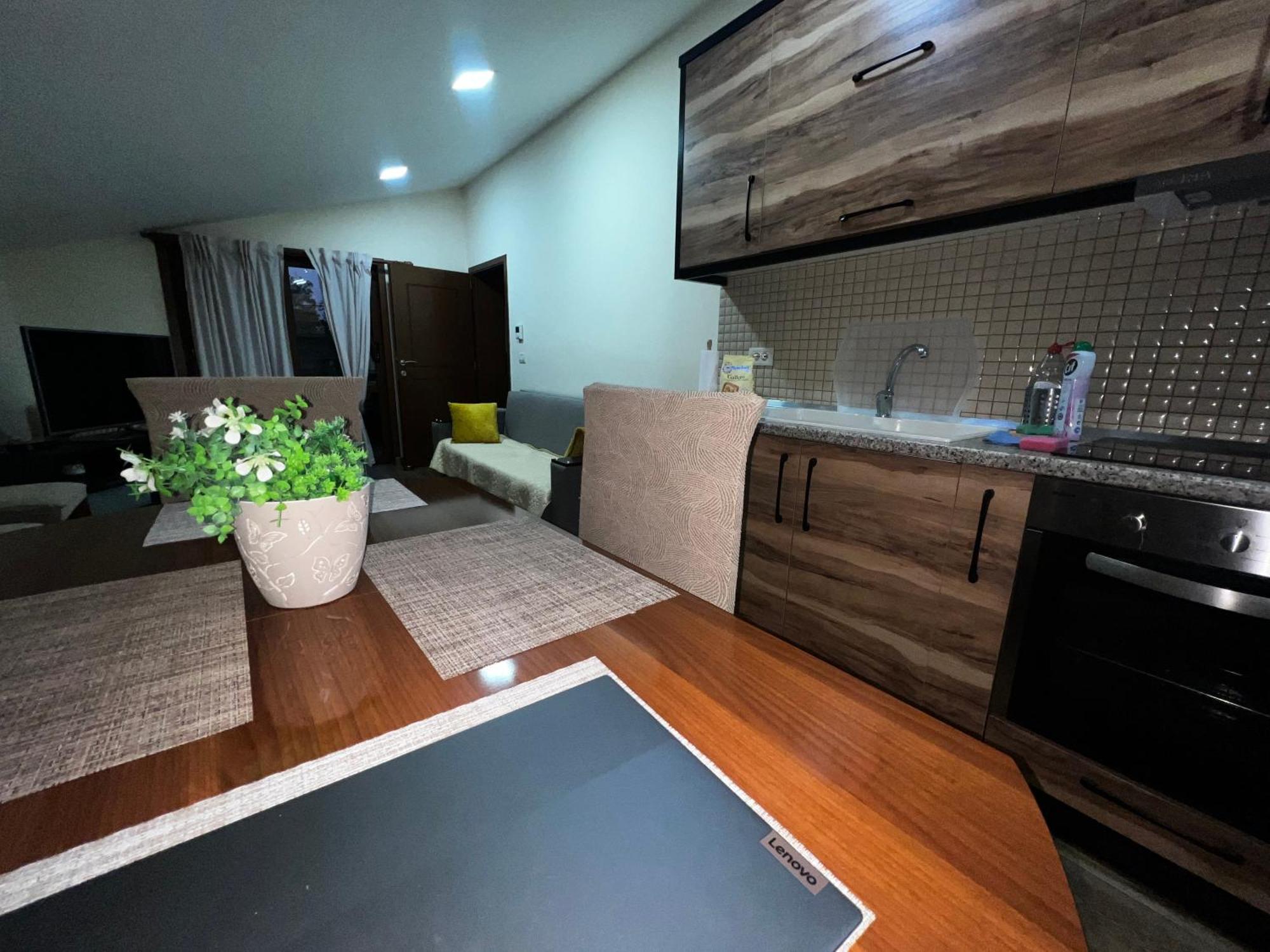 Apartamento Retreat In The Centre Of Korce Exterior foto