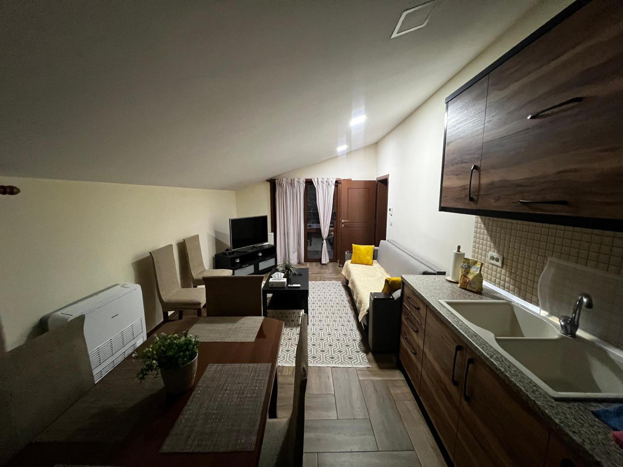 Apartamento Retreat In The Centre Of Korce Exterior foto