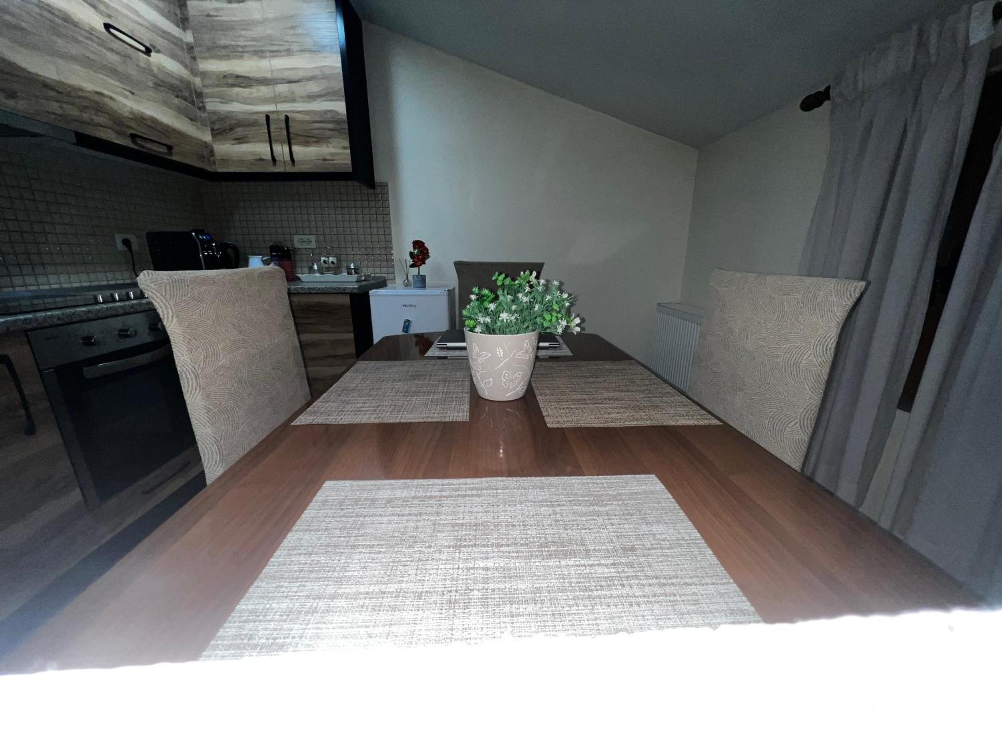 Apartamento Retreat In The Centre Of Korce Exterior foto