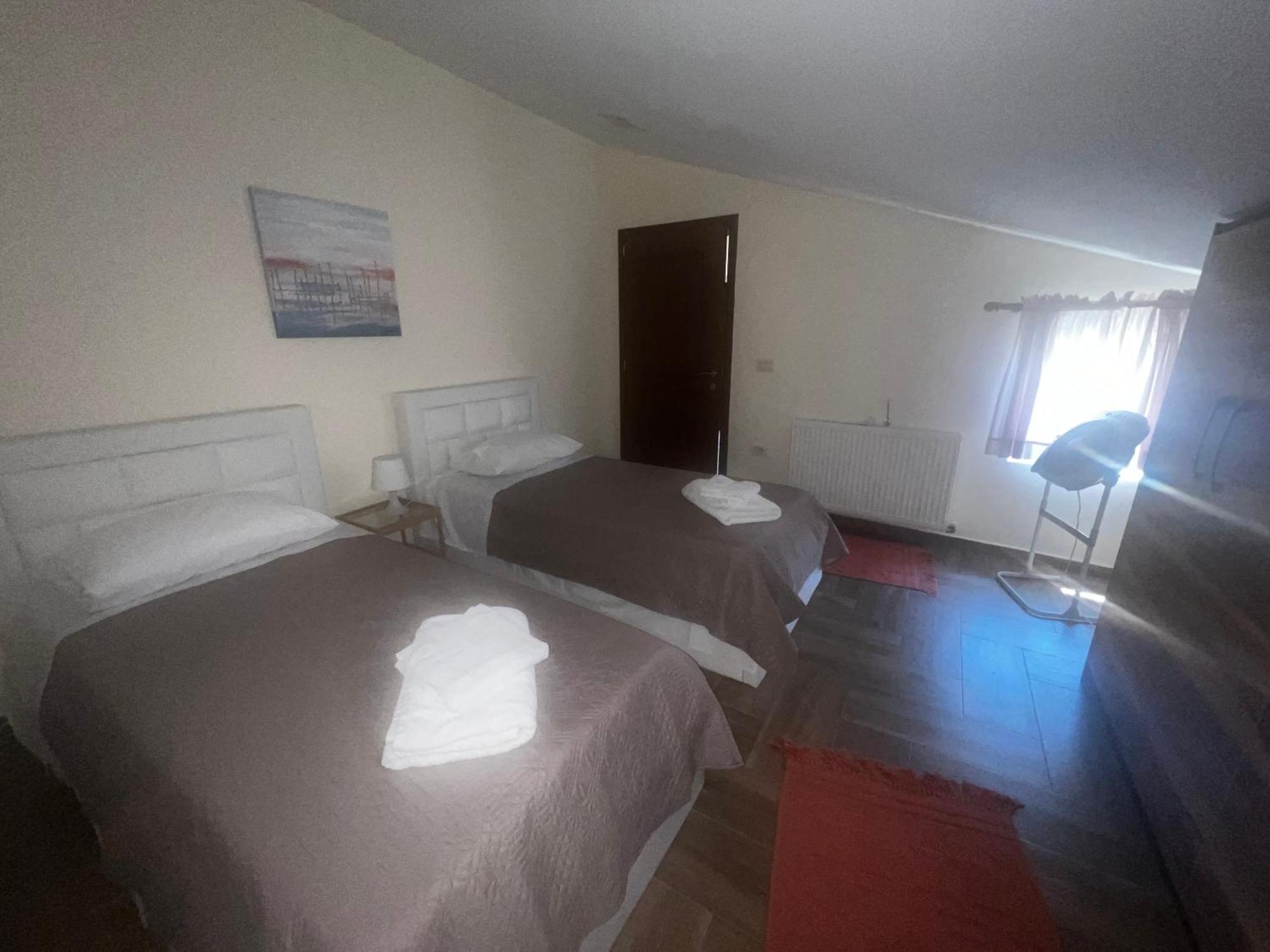 Apartamento Retreat In The Centre Of Korce Exterior foto