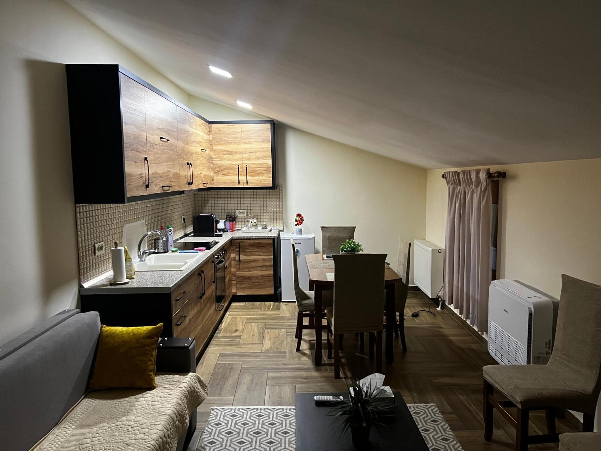 Apartamento Retreat In The Centre Of Korce Exterior foto